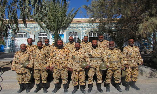 سربازان متفاوت با ریش های سفید در خاش + عکس