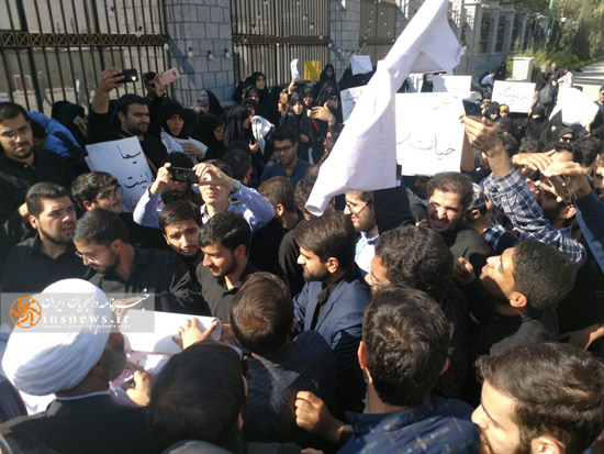 تجمع دانشجویان در مقابل مجلس در اعتراض به تصویب FATF  + تصاویر