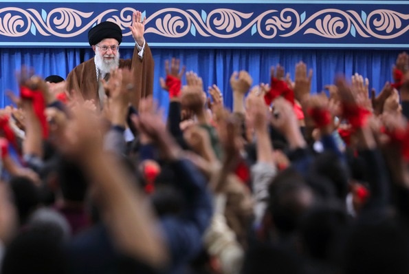 نشانه‌های آشکارِ افول قدرت آمریکا/ ایران قوی و پیشرفته‌تر شده است