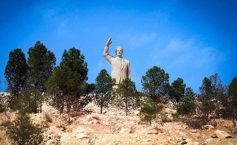 مجسمه پدر بشار اسد (حافظ اسد) در دمشق + عکس