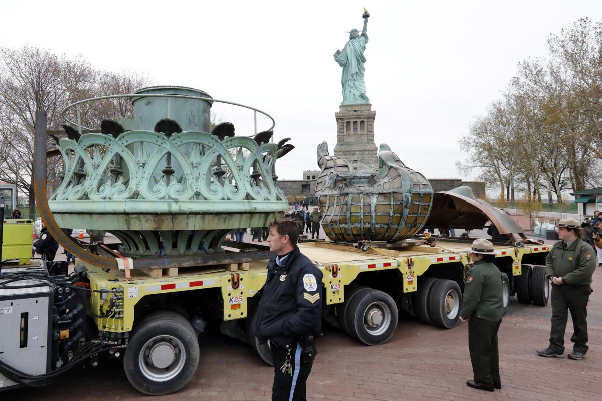 انتقال مشعل مجسمه معروف آزادی نیویورک به موزه