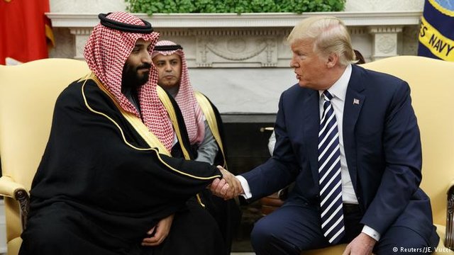 چرا ترامپ این گونه به ولیعهد عربستان چسبیده است؟