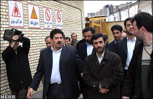عکس/ احمدی‌نژاد در کنار آقازاده محکوم
