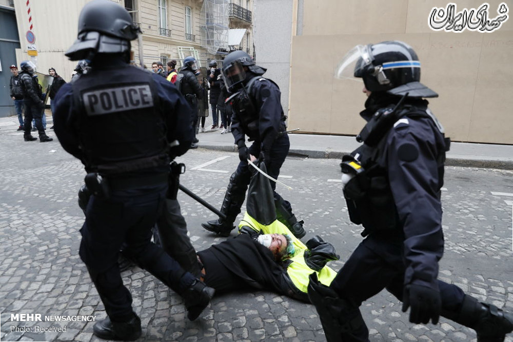 عکس/ احترام پلیس فرانسه به معترضان