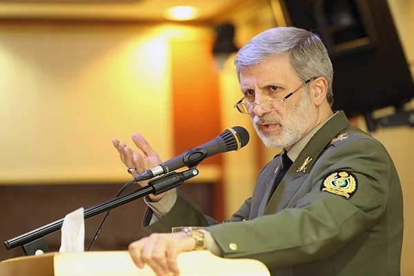 وزیر دفاع:خدمت‌رسانی‌های خالصانه سپاه دل هر ایرانی را سرشار از امید می‌کند