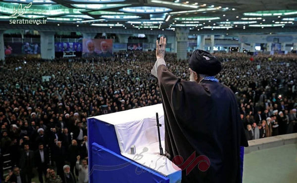 عکس/ سلاح رهبر معظم انقلاب در نماز جمعه تهران