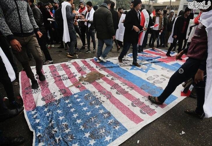 عکس/ پرچم آمریکا و اسرائیل زیر پای میلیون‌ها عراقی