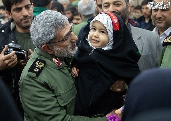 عکس/ کودکی که در آغوش سردار قاآنی قرار رگفت