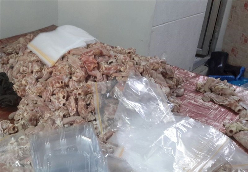 کشف ۱.۵ تن گوشت فاسد از پارکینگ منزل مسکونی+تصاویر