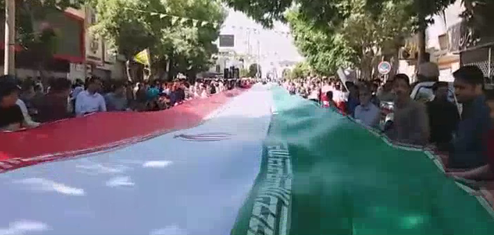 فیلم/ پرچم ۱۰۰۰ متری در راهپیمایی روز قدس کرمانشاه