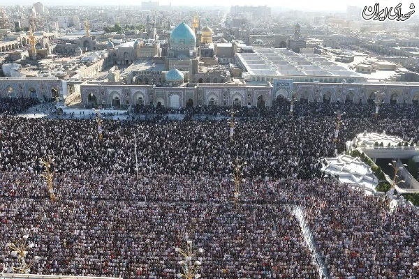 عکس/حضور باشکوه زائران و مجاوران حرم مطهر رضوی در نماز عید فطر