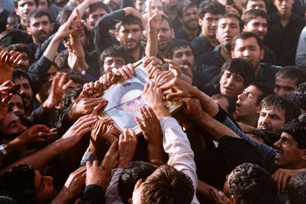 فیلم/تصاويری ديده نشده از وداع تاريخی ملت ايران با امام خمينی