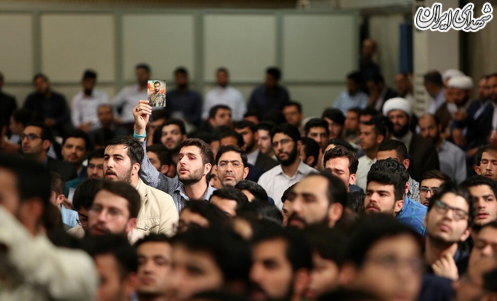 عکس/محسن حججی هم با دانشجویان آمد