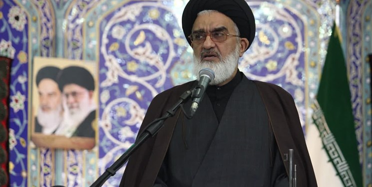 امام جمعه قم:موضع ملت ایران «مرگ بر آمریکا» است