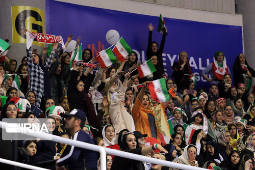 سوبسید دولت برای ورود زنان به ورزشگاه!+ عکس