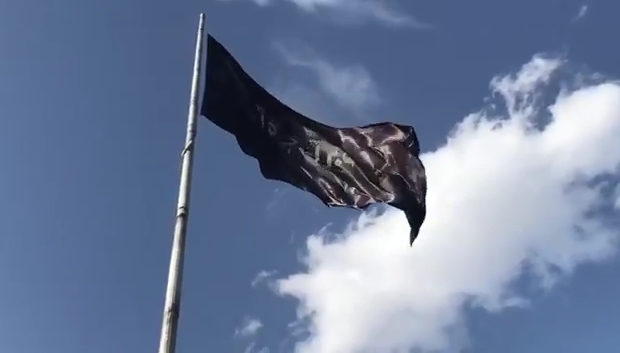 نصب وارونه‌ پرچم «یا فاطمة الزهرا» توسط شهرداری تهران! + فیلم