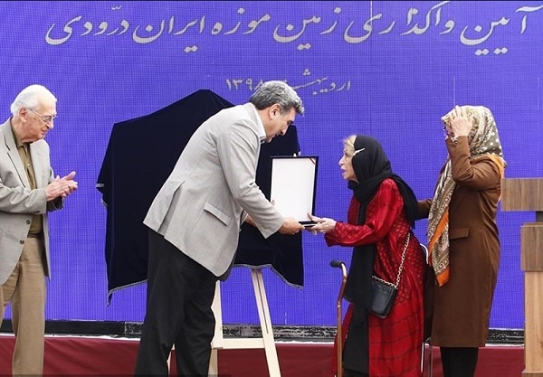 تلاش مدیران شهرداری تهران برای افتتاح موزه دوست فرح پهلوی!
