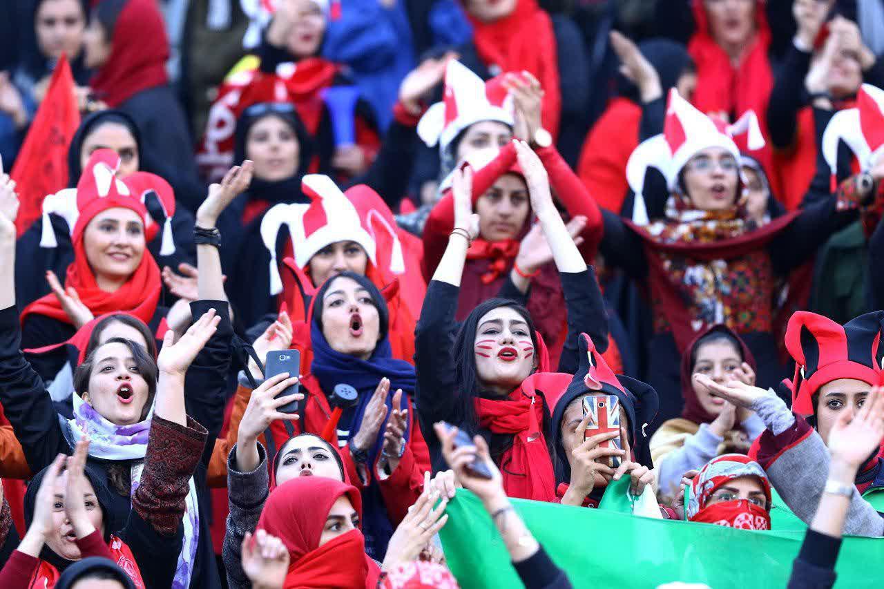 دخالت بیگانگان در امور داخلی ایران/ نامه فیفا برای ورود زنان به ورزشگاه و تماشای فوتبال