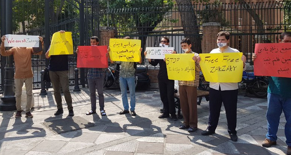 تجمع دانشجویان در حمایت از «شیخ زکزاکی» مقابل وزارت خارجه+فیلم