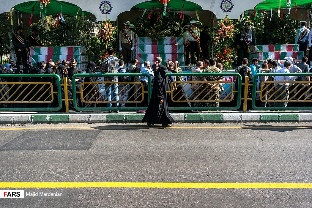 تشییع باشکوه 150 شهید در تهران/ حضور چشمگیر مادران شهدا + عکس