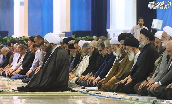 عکس/ رئیسی در نماز جمعه دیروز تهران