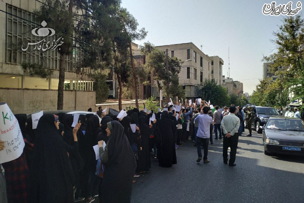 تجمع دانشجویان در اعتراض به کشتار مسلمانان در کشمیر