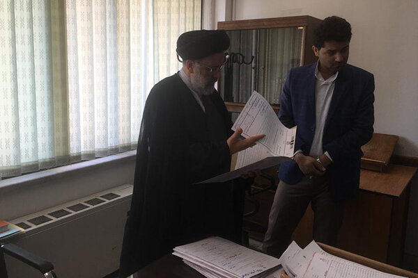 بازدید سرزده رئیس قوه قضائیه از دادسرای عمومی و انقلاب مشهد