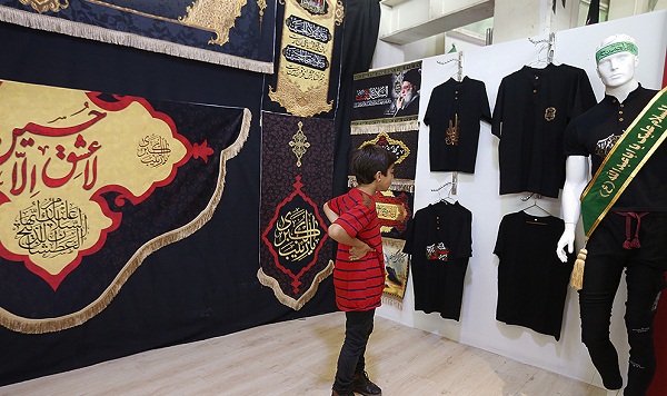 تکرار عرضه مانتو‌های جلوباز در نمایشگاه «زنان و تولید ملی»/ مدیر کل امور بانوان شهرداری تهران: این پوشاک خانگی هستند! + عکس