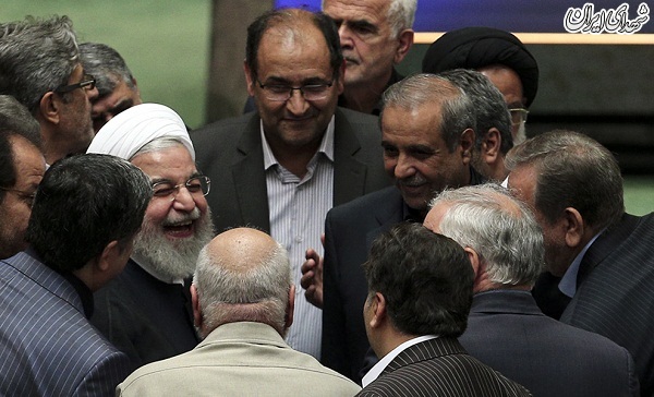 عکس/ خنده از ته دل روحانی در مجلس