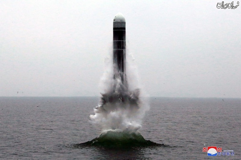 عکس/ موشک بالستیک شلیک شده از زیردریایی