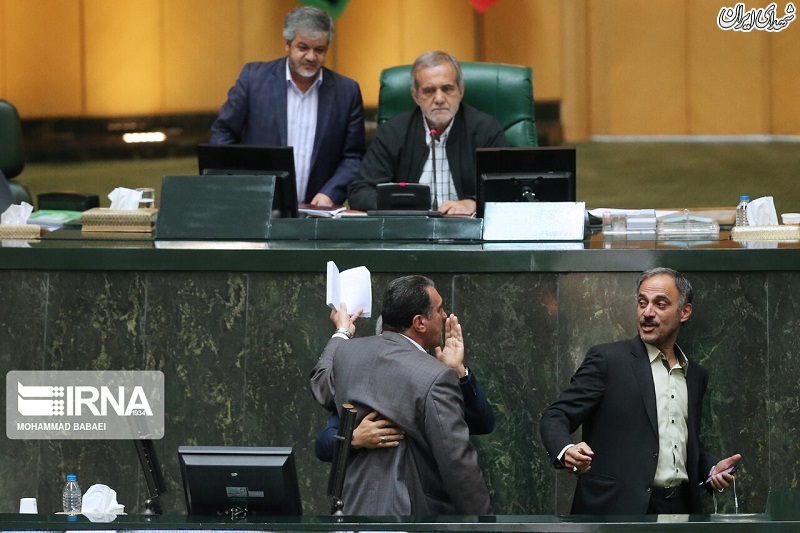 عکس/ عصبانیت در صحن علنی مجلس