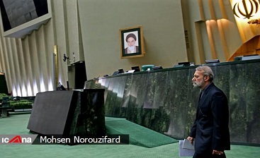 عکس/ لاریجانی تک و تنها در مجلس!