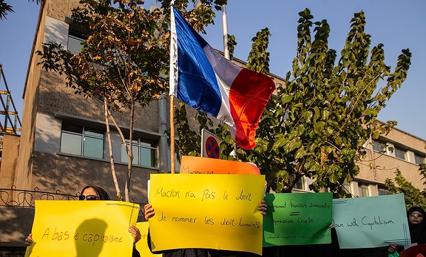 عکس/ تجمع دانشجویان مقابل «سفارت فرانسه»