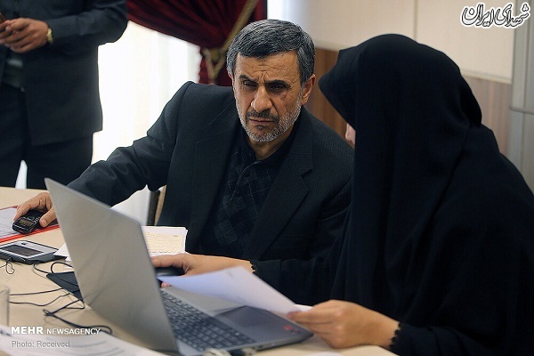 عکس/ موبایل احمدی نژاد چیست؟