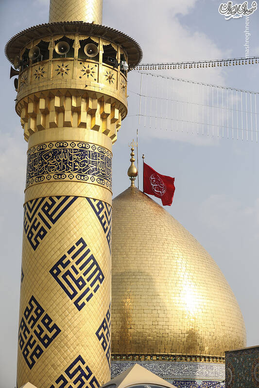 عکس/ تعویض پرچم حرمین شریفین در کربلا