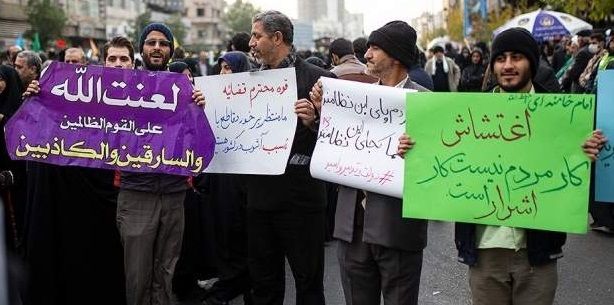 فیلم/ گوشه‌ای از اشعار حاضران در راهپیمایی تهران
