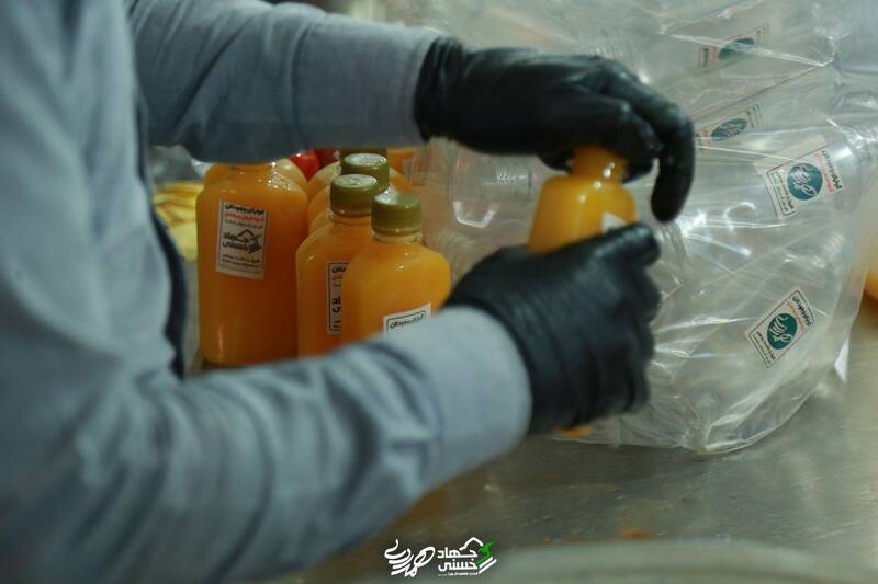 تولید روزانه ۴ هزار بطری آبمیوه از سوی هیأتی‌ها برای بیمارستان ها +عکس