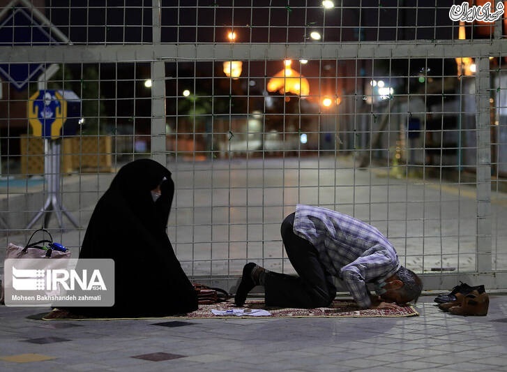 عکس/ زیارت امام رئوف در نیمه ماه رمضان