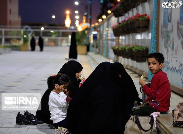 عکس/ زیارت امام رئوف در نیمه ماه رمضان