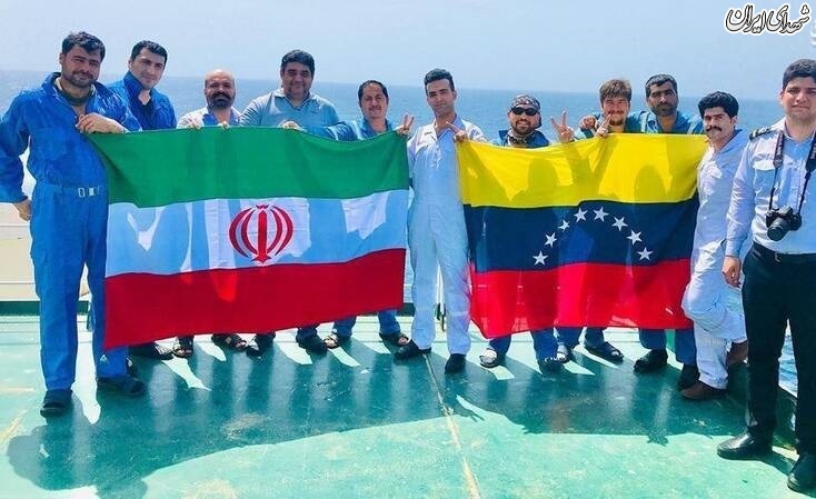 عکس یادگاری دریانوردان نفتکش ایرانی در ونزوئلا