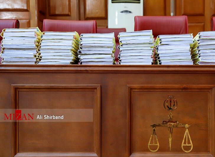 عکس/ حجم پرونده‌های اکبر طبری در دادگاه