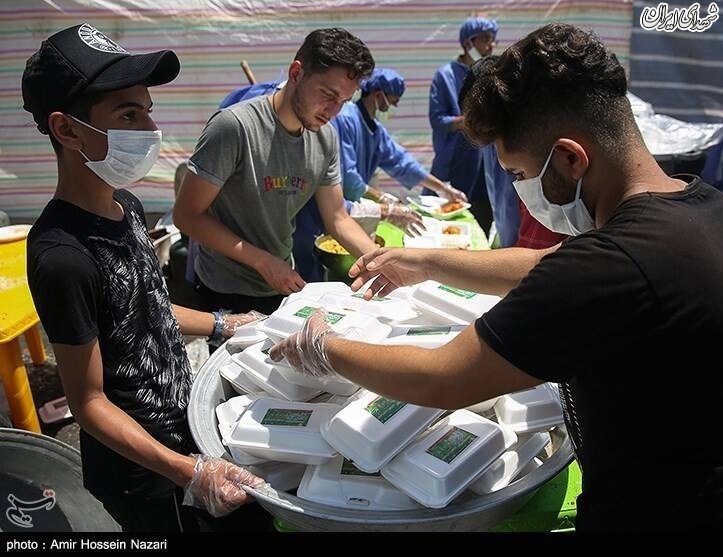 عکس/ طبخ و توزیع ۱۱۰ دیگ غذا در قزوین