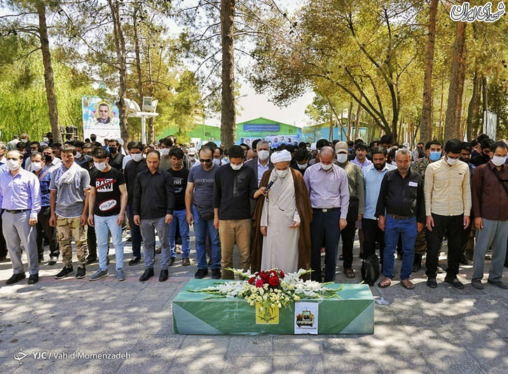 عکس/ تشییع شهید مدافع حرم در اصفهان