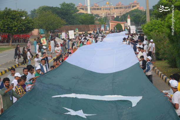 خروش مسلمانان پاکستان علیه نشریه هتاک فرانسوی