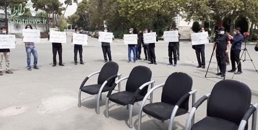 تصاویر/ اقدام نمادین دانشجویان در محل برگزاری سخنرانی روحانی