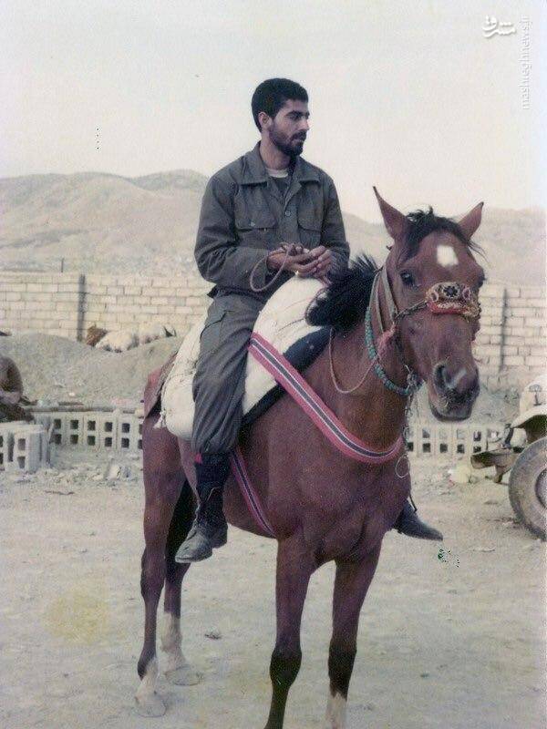 تصویری دیده نشده از شهید سلیمانی سوار بر اسب