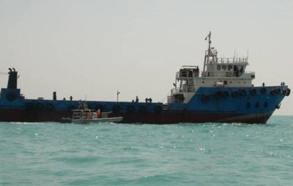 سپاه یک شناور خارجی حامل سوخت قاچاق را در خلیج فارس توقیف کرد