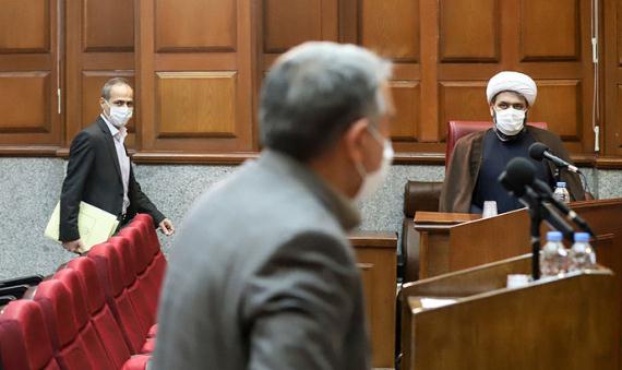 عکس/ قدم زدن پوری حسینی در دادگاه