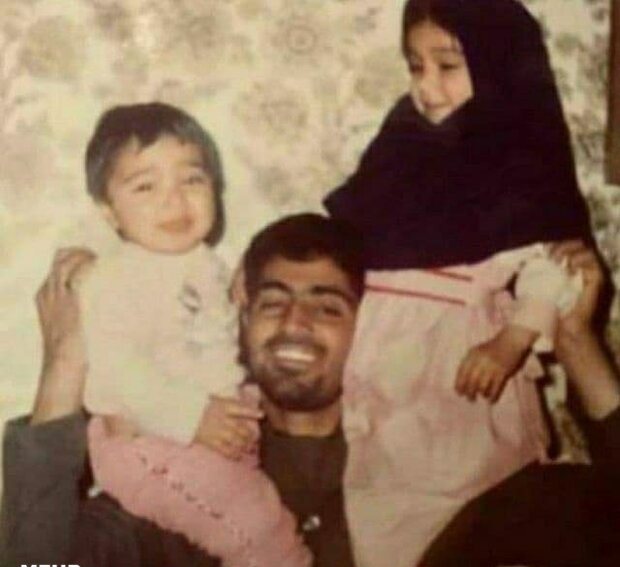 عکس/ شهید سلیمانی و فرزندانش در خردسالی