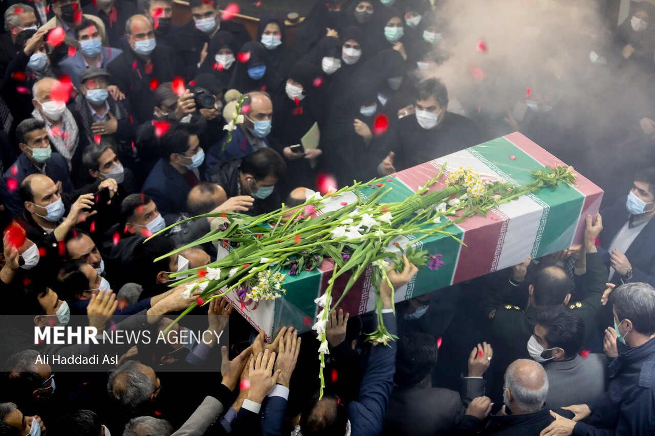 خاکسپاری دو شهید گمنام در وزارت کشور